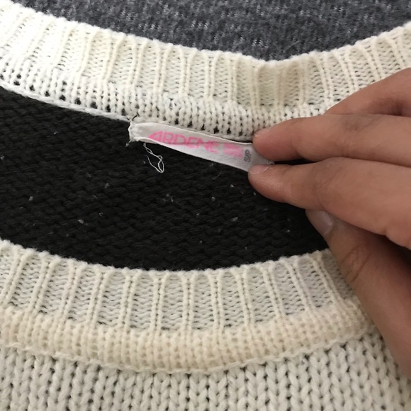 ❗️Ardene Colorblock Long Sleeve - Picture 2 of 3